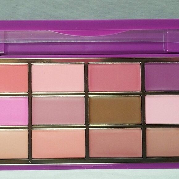 Cheeky Rose Beauty - Thumbnail: Glossy Baby Lip Gloss Palette - Picture 7 of 8